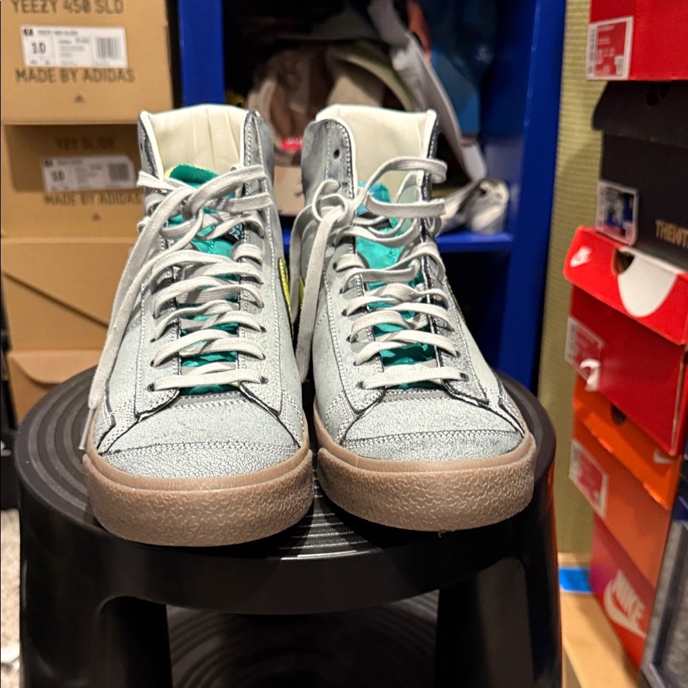 Nike High-Tops in Gray and Teal